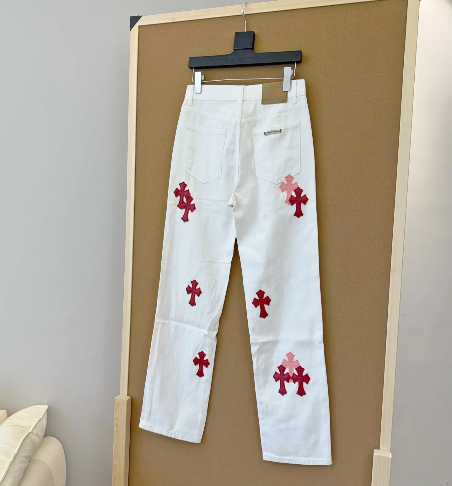 P230 Style No.: D320 Miami Exclusive｜Chrome Hearts👖Miami Exclusive pink and leather white jeans. Loose fit. The upper body does not pick on the leg shape. Very good-looking. SIZE #28 30 32 34
